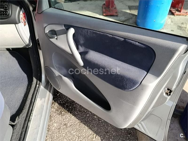 Usado Citroën Xsara Picasso 95 CV (69 kW) 2005 Gris / plata Monovolumen