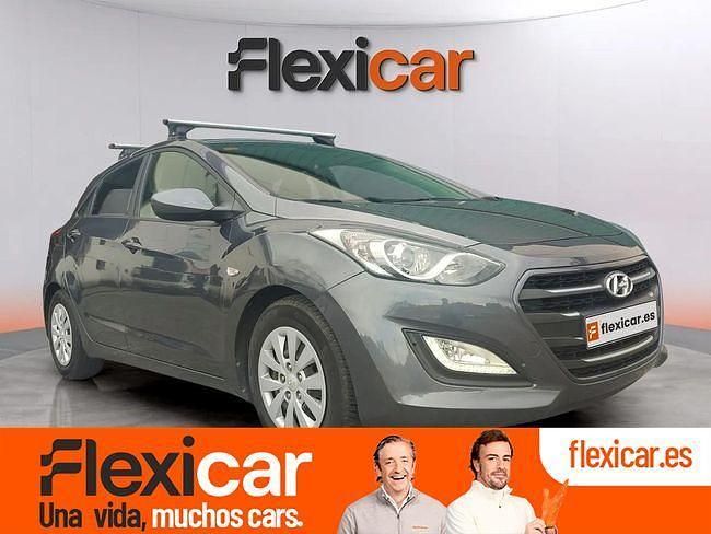 Usado Hyundai i30 100 CV (73 kW) 2017 Gris / plata Berlina