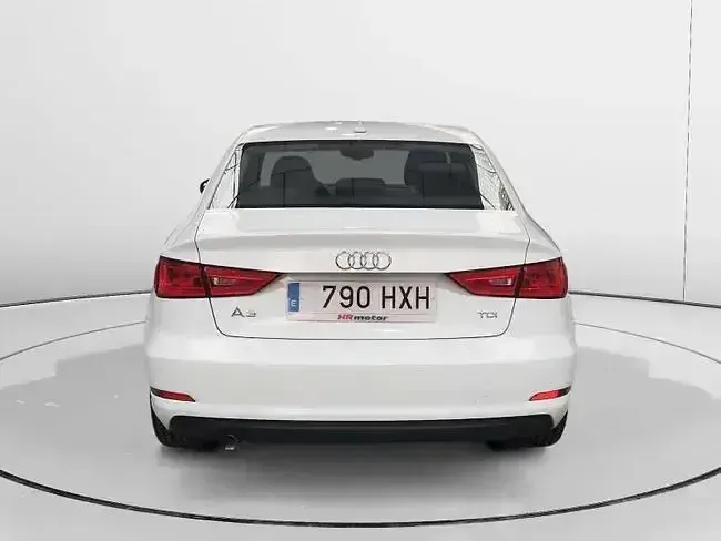 Usado Audi A3 Attraction 105 CV (77 kW) 2014 Blanco Berlina
