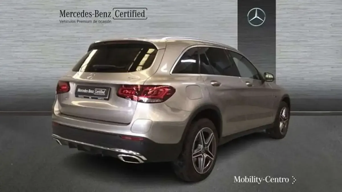 Usado Mercedes GLC300e 313 CV (230 kW) 2021 Plateado Coupe