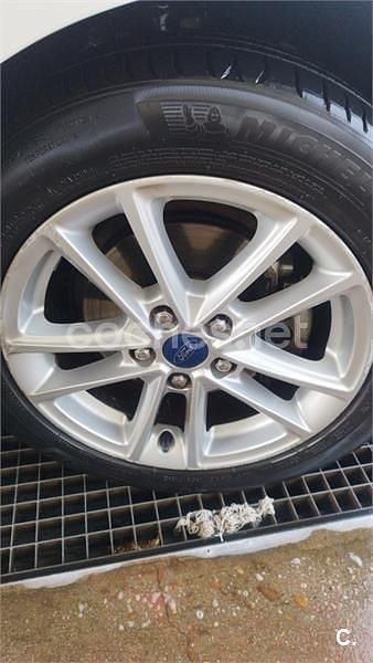 Usado Ford Focus Trend 120 CV (88 kW) 2015 Blanco Berlina