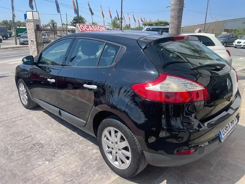 Usado Renault Mégane III Dynamique 110 CV (80 kW) 2011 Negro Berlina