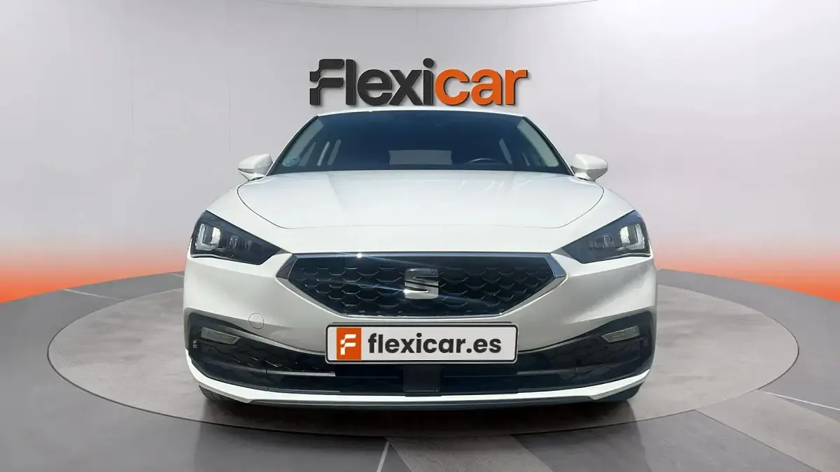 Usado Seat Leon Style 116 CV (85 kW) 2025 Blanco Familiar