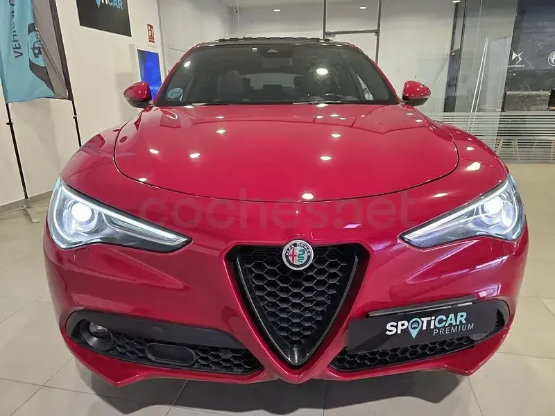 Usado Alfa Romeo Stelvio Sprint 190 CV (139 kW) 2022 Rojo SUV