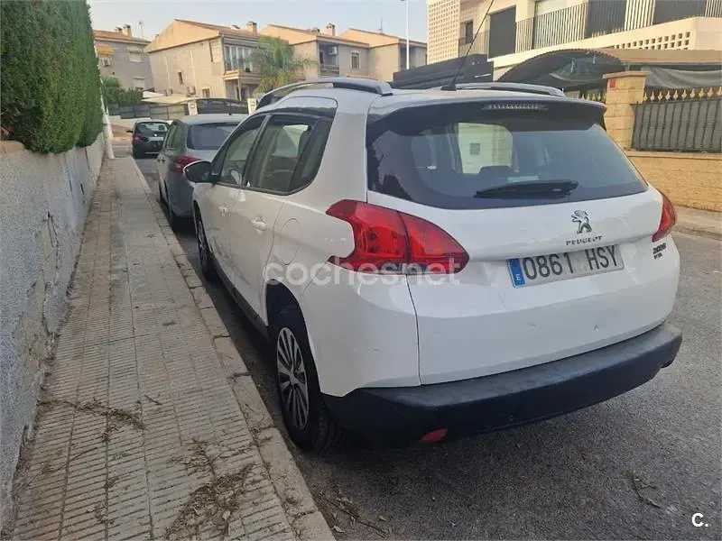 Usado Peugeot 2008 Active 92 CV (67 kW) 2013 Blanco SUV