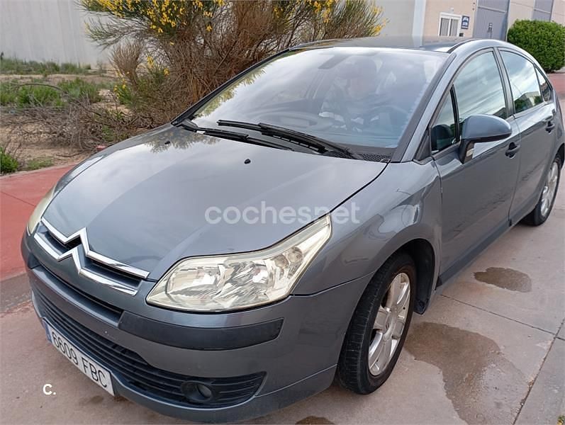 Usado Citroën C4 VTR Sport 92 CV (67 kW) 2006 Gris / plata Berlina