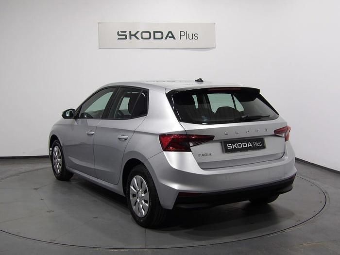 Usado Skoda Fabia Active 80 CV (58 kW) 2022 Gris plata Utilitario
