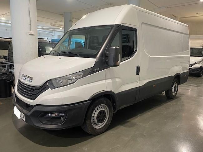 Usado Iveco Daily 120 CV (88 kW) 2022 Blanco Berlina