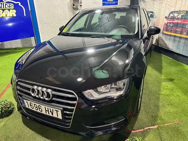 Usado Audi A3 Attraction 110 CV (80 kW) 2014 Negro Berlina