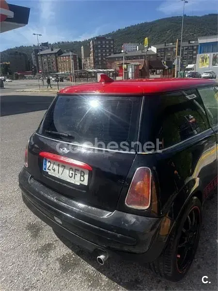 Usado Mini ONE 90 CV (66 kW) 2003 Negro Utilitario