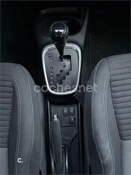Usado Toyota Yaris Hybrid 100 CV (73 kW) 2019 Blanco Berlina
