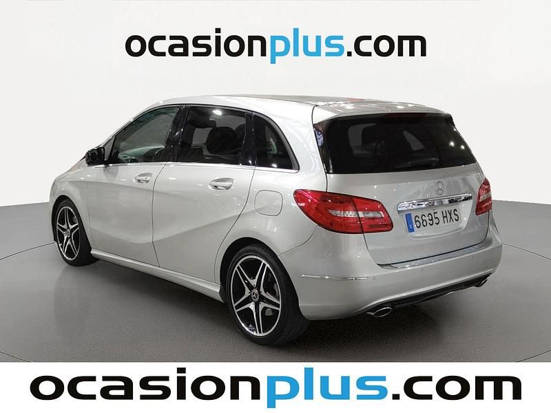 Usado Mercedes B180 109 CV (80 kW) 2014 Gris plata Monovolumen