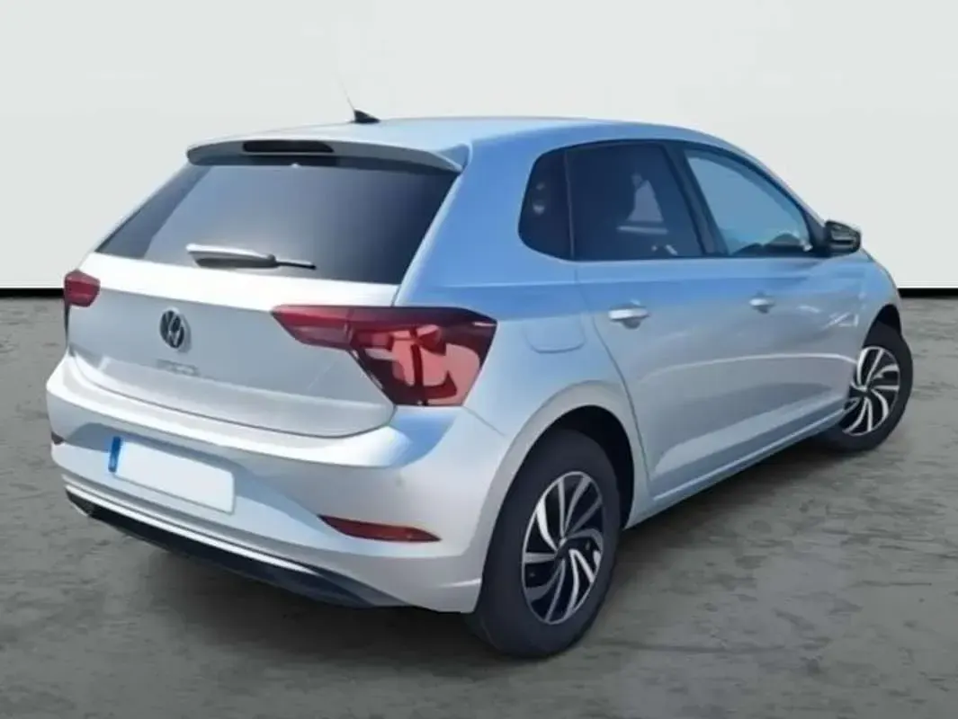 Usado VW Polo 95 CV (69 kW) 2025 Plateado Utilitario