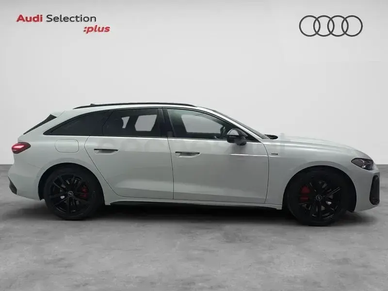 Usado Audi A5 Ambiente 299 CV (219 kW) 2025 Blanco Familiar