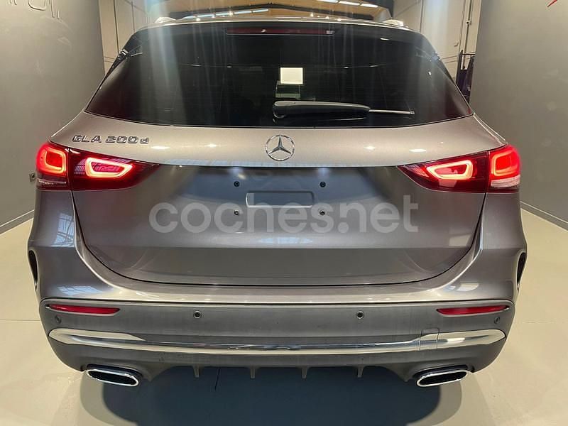 Gris / plata Usado 2022 Mercedes GLA200 SUV | 37.900 € (Un poco caro) - Imagen 1/4