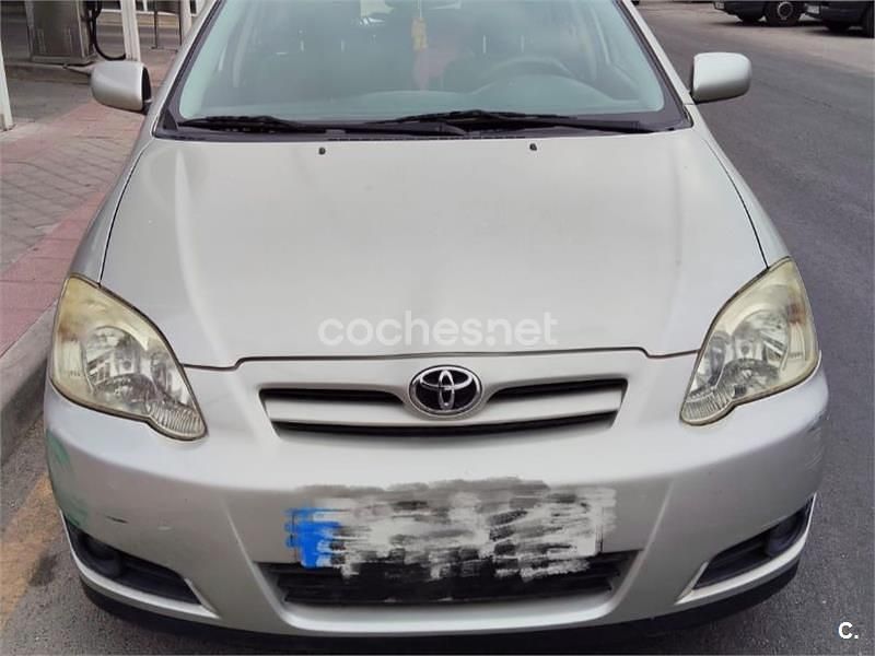 Usado Toyota Corolla Sol 90 CV (66 kW) 2004 Beige Berlina