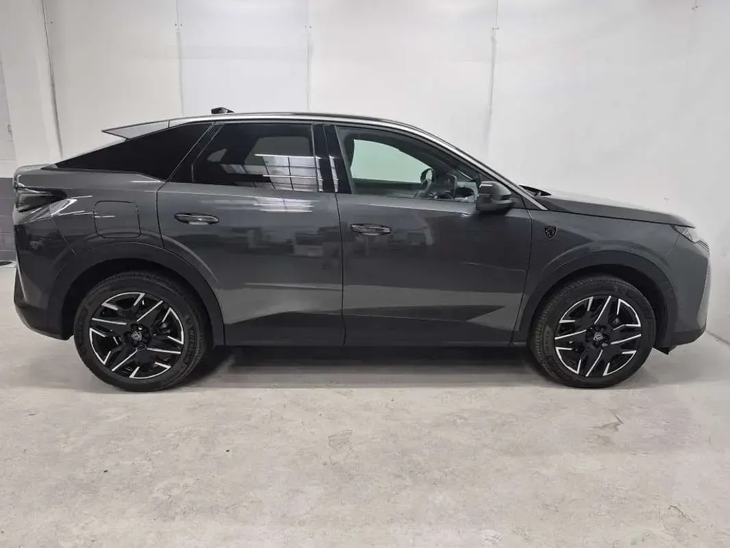 Usado Peugeot 3008 GT 136 CV (100 kW) 2024 Gris SUV