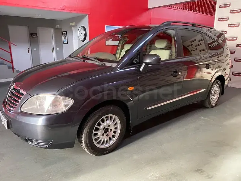 Usado SsangYong Rodius Limited 165 CV (121 kW) 2009 Gris / plata Monovolumen
