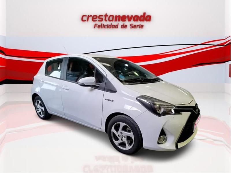 Usado Toyota Yaris Hybrid Active 100 CV (73 kW) 2017 Blanco