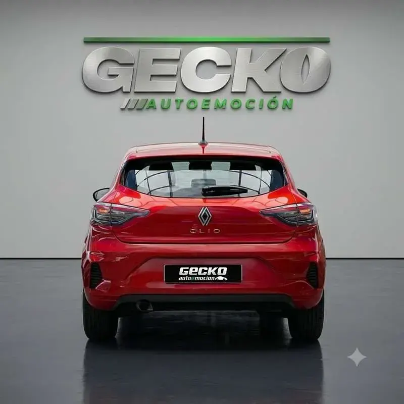 Usado Renault Clio Evolution 91 CV (66 kW) 2024 Rojo Utilitario