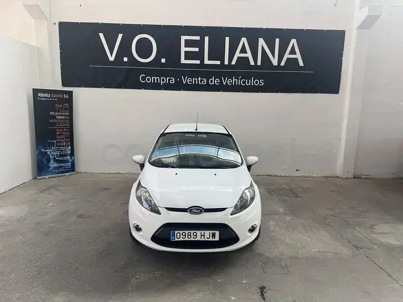 Usado Ford Fiesta Trend 70 CV (51 kW) 2011 Blanco Berlina
