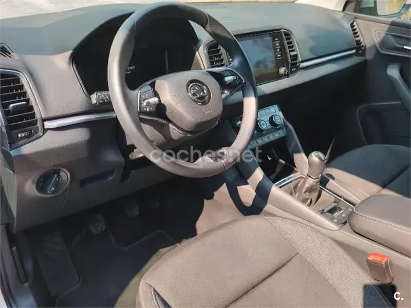 Usado Skoda Karoq Ambition 150 CV (110 kW) 2023 Gris / plata SUV