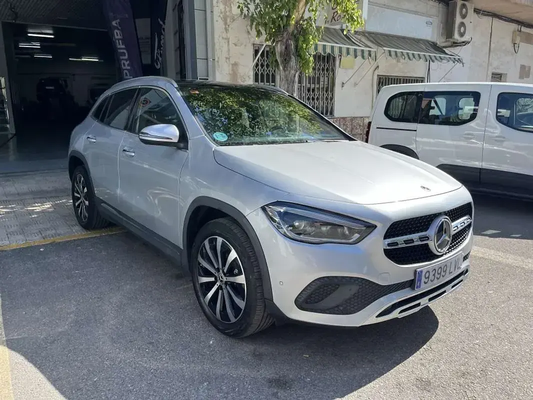 Usado Mercedes GLA200 150 CV (110 kW) 2021 Gris SUV