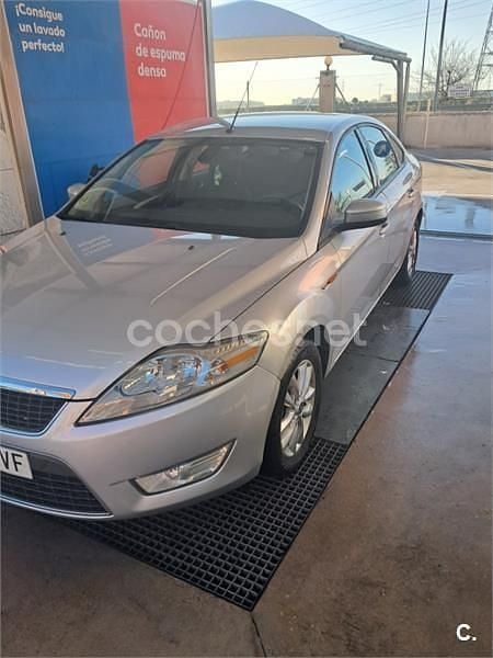Usado Ford Mondeo Trend 140 CV (102 kW) 2010 Gris / plata Berlina