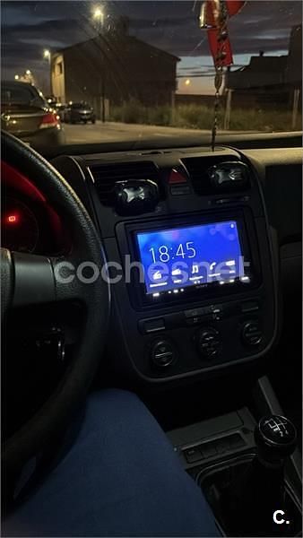 Usado VW Golf V Highline 102 HP (75 kW) 2007 Cinzento Sedan