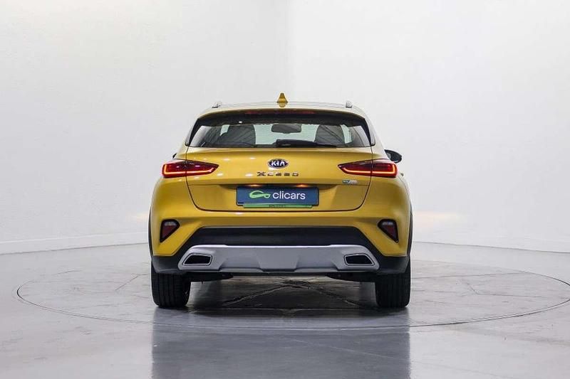 Usado Kia XCeed 105 CV (77 kW) 2022 Amarillo SUV