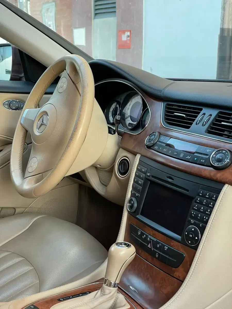 Usado Mercedes CLS500 388 CV (285 kW) 2008 Granate Coupe