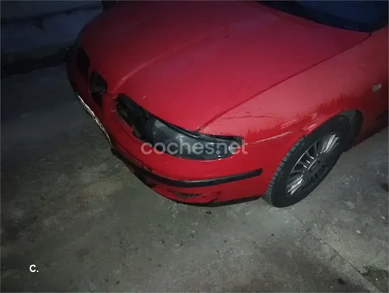 Usado Seat Leon Sport 180 CV (132 kW) 2000 Rojo Utilitario