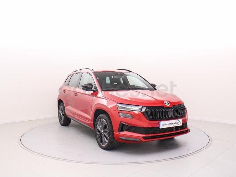 Usado Skoda Karoq SportLine 150 CV (110 kW) 2025 Rojo SUV