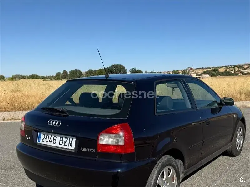 Usado Audi A3 Attraction 110 CV (80 kW) 2002 Azul Utilitario