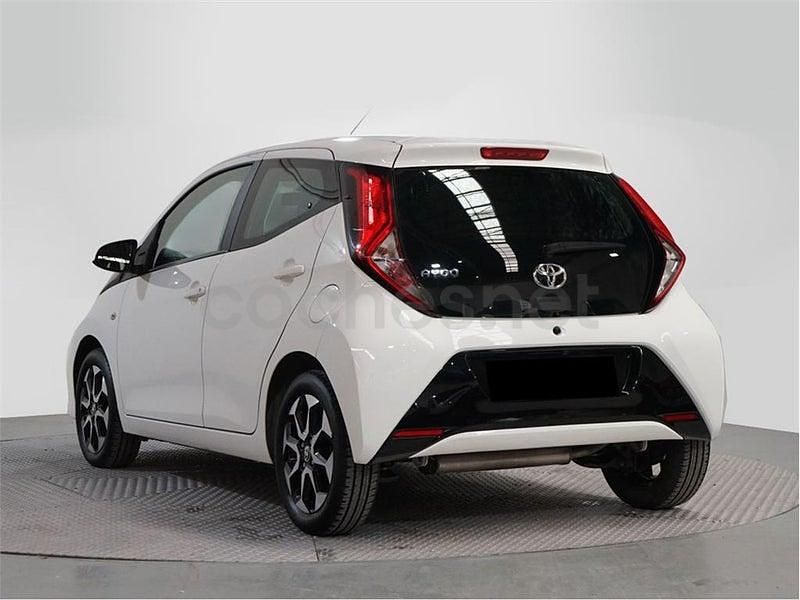 Usado Toyota Aygo X-play 72 CV (52 kW) 2021 Blanco Utilitario