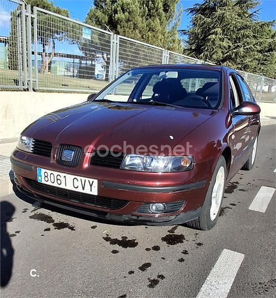 Usado Seat Leon Sport 110 CV (80 kW) 2004 Granate Utilitario
