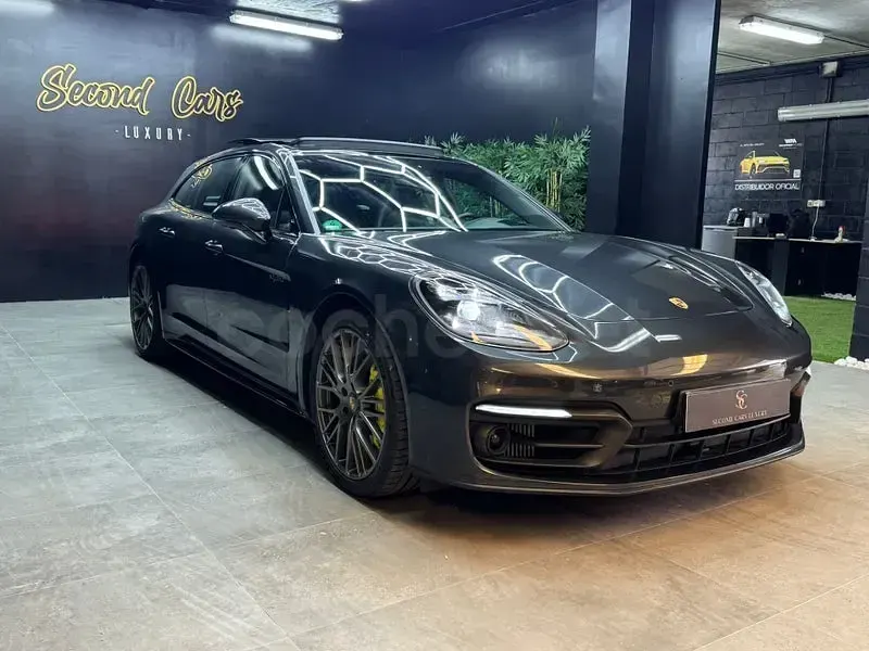 Usado Porsche Panamera Sport Turismo 560 CV (411 kW) 2021 Gris / plata Familiar