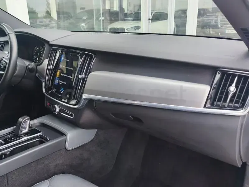 Usado Volvo V90 Momentum 190 CV (139 kW) 2021 Blanco Familiar