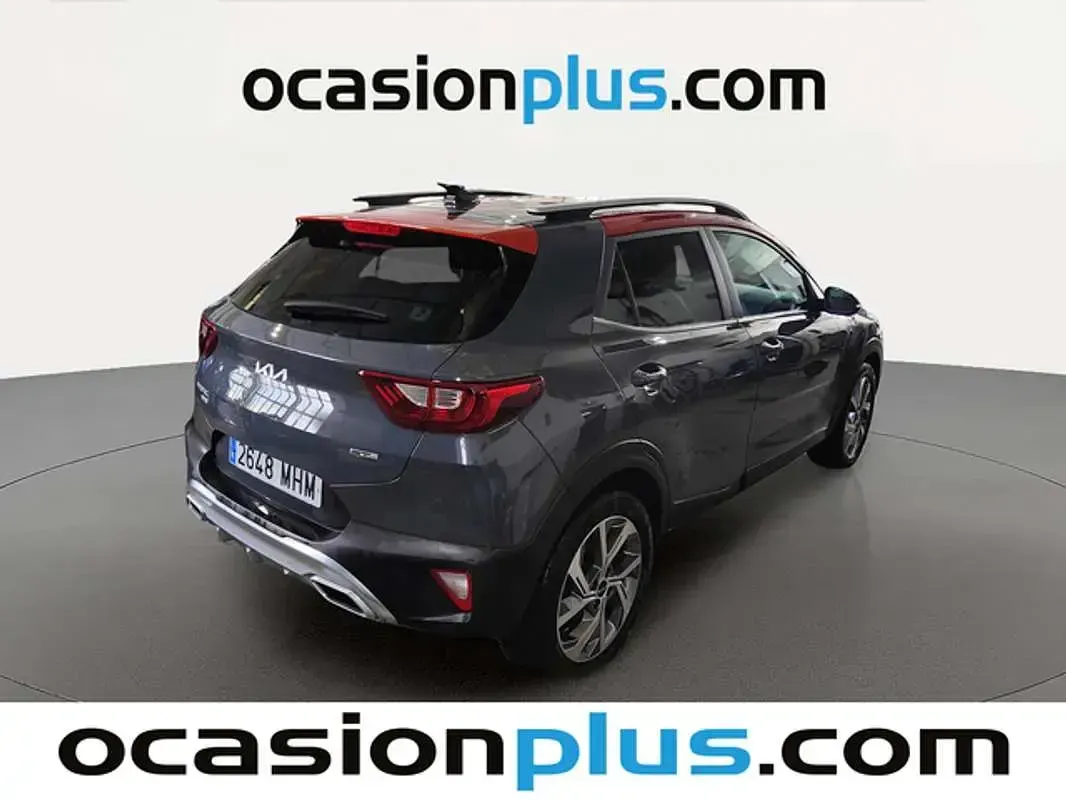 Usado Kia Stonic GT-Line 120 CV (88 kW) 2023 Gris SUV