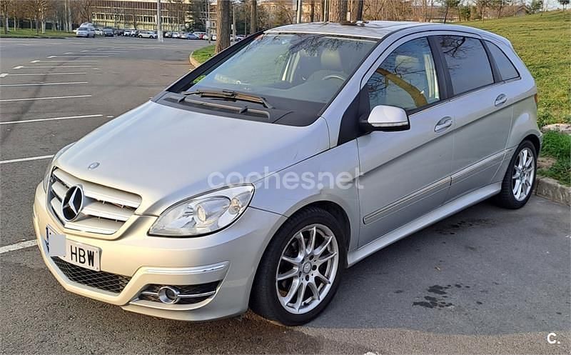 Usado Mercedes B180 Sport Edition 109 CV (80 kW) 2011 Gris / plata Monovolumen