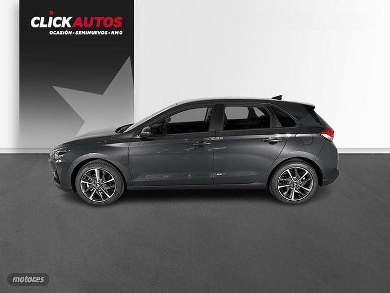 Usado Hyundai i30 110 CV (80 kW) 2024 Negro