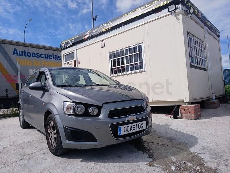Usado Chevrolet Aveo LT 86 CV (63 kW) 2012 Gris / plata Berlina