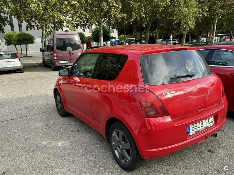 Usado Suzuki Swift GL 92 CV (67 kW) 2006 Rojo Utilitario