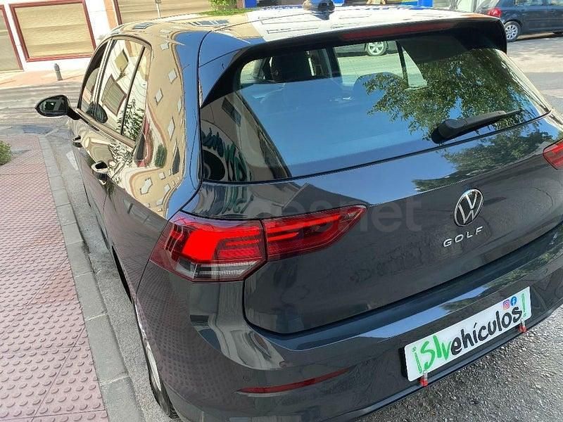 Usado VW Golf VIII Life 115 CV (84 kW) 2021 Gris / plata Berlina
