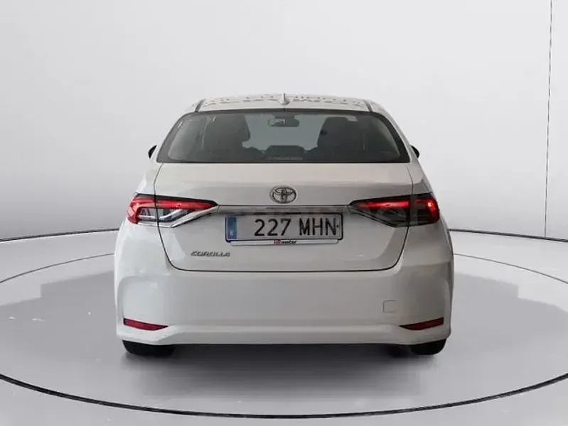 Usado Toyota Corolla Style 122 CV (89 kW) 2022 Blanco Berlina