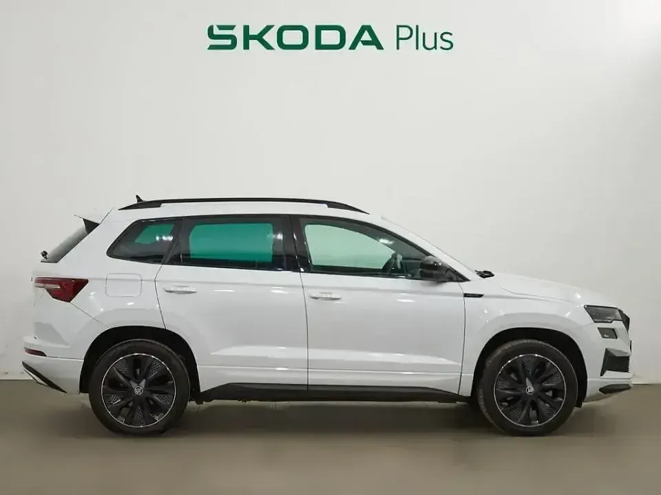 Usado Skoda Karoq SportLine 116 CV (85 kW) 2024 Blanco SUV