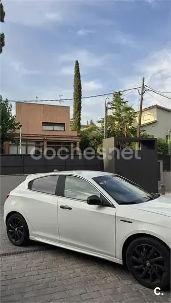 Usado Alfa Romeo Giulietta 170 CV (125 kW) 2011 Blanco Utilitario