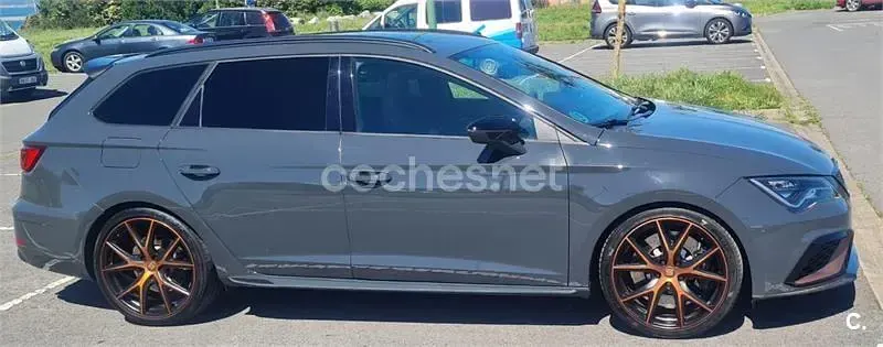 Usado Seat Leon ST 4Drive 300 CV (220 kW) 2019 Gris / plata Familiar