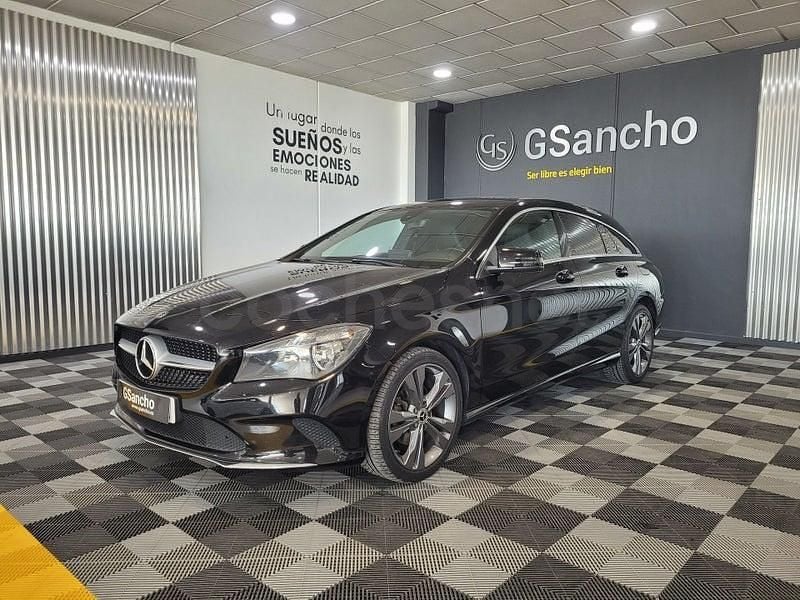Usado Mercedes CLA200 Shooting Brake 136 CV (100 kW) 2018 Negro Familiar