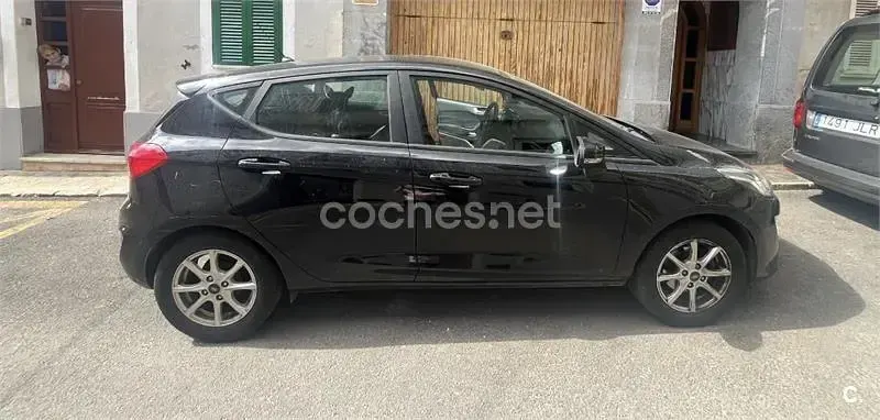 Usado Ford Fiesta Trend 100 CV (73 kW) 2018 Negro Utilitario